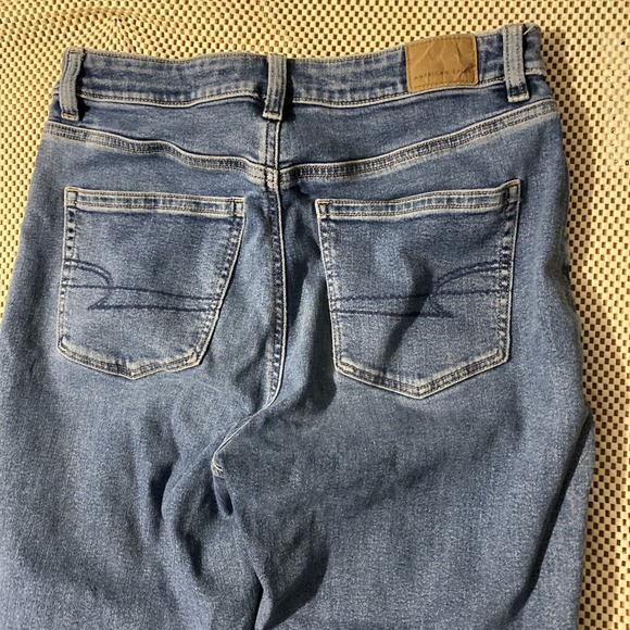 American Eagle Mom Jean High Waisted Tapered Leg Denim Stretch Jeans 6 Reg - Picture 2 of 6